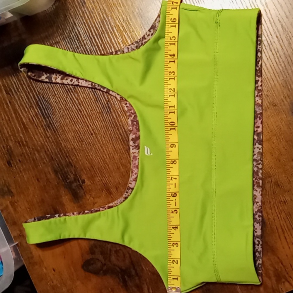 NWOT Fabletics Large Gorgeous neon Green Unpadded Wirefree Sports Bra - Picture 4 of 7